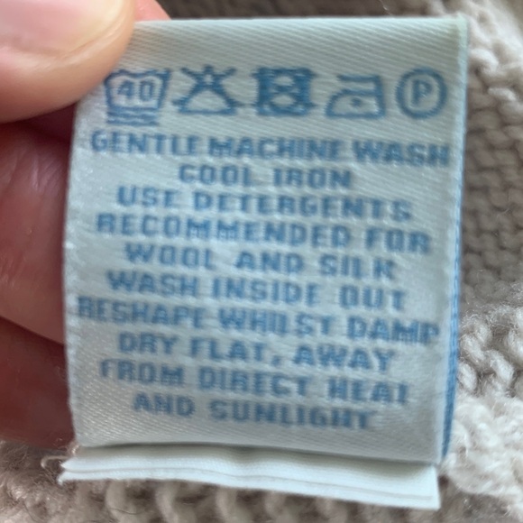 Boden 100% wool oatmeal turtleneck sweater with front pockets size 10 - Picture 6 of 11